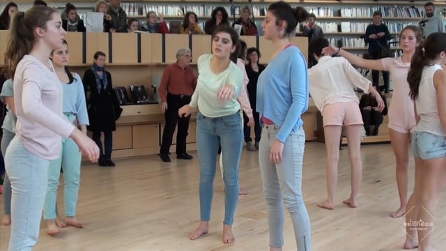 Performance dansée autour du "Projet de la matière" d'Odile Duboc