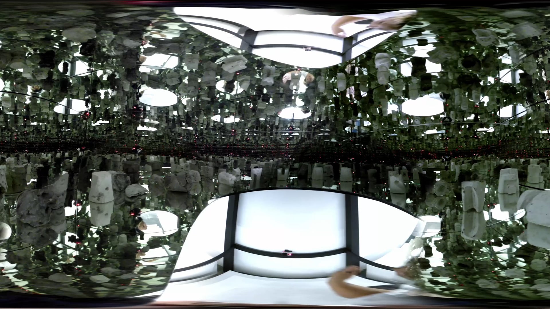 Mise en Abyme (Placed into Abyss, وضع في الهاوية) ii