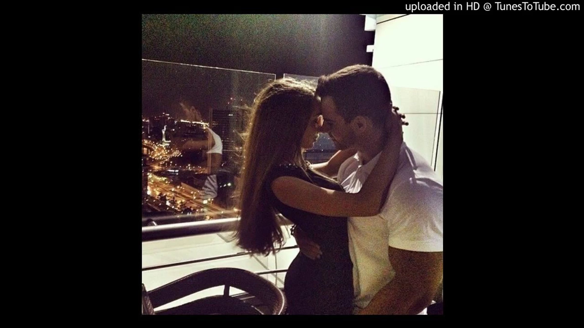 Песня а только я ее целую. Нежности любви. Песня а только я ее целую. Песня а только я ее целую. Текст песни а он тебя целует.