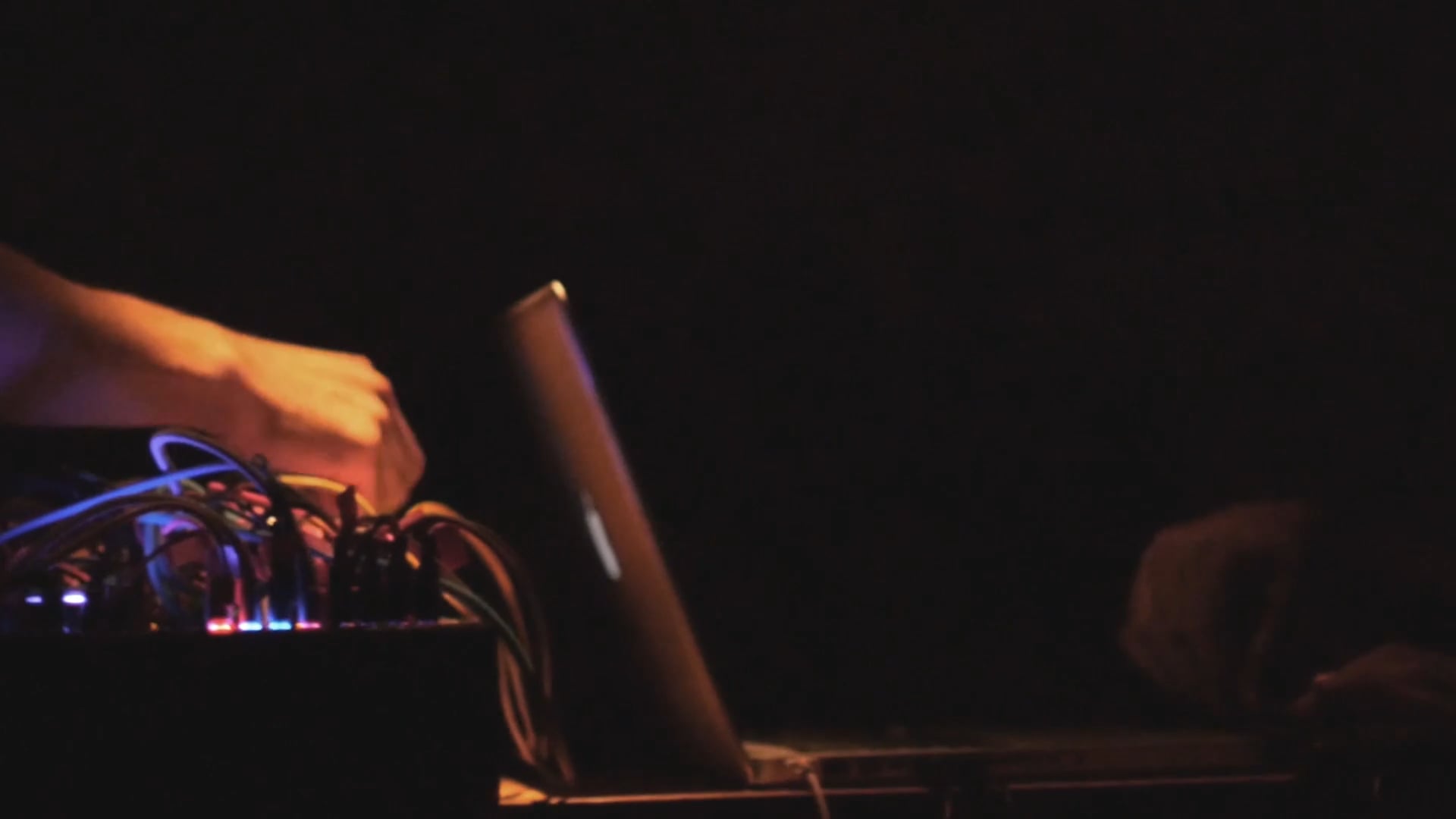 άκ02: The Yard Residency - Antonis Antoniou & Emiddio Vasquez