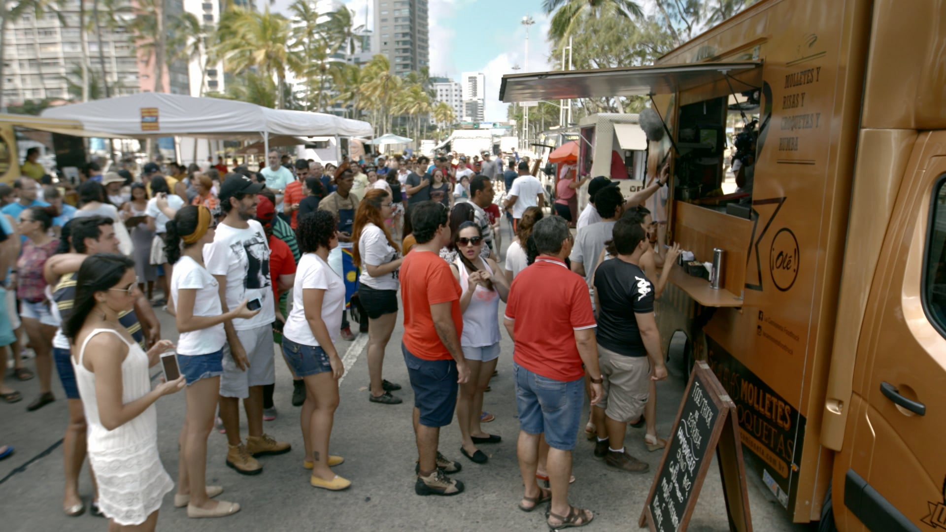 FOOD TRUCK – NA ESTRADA