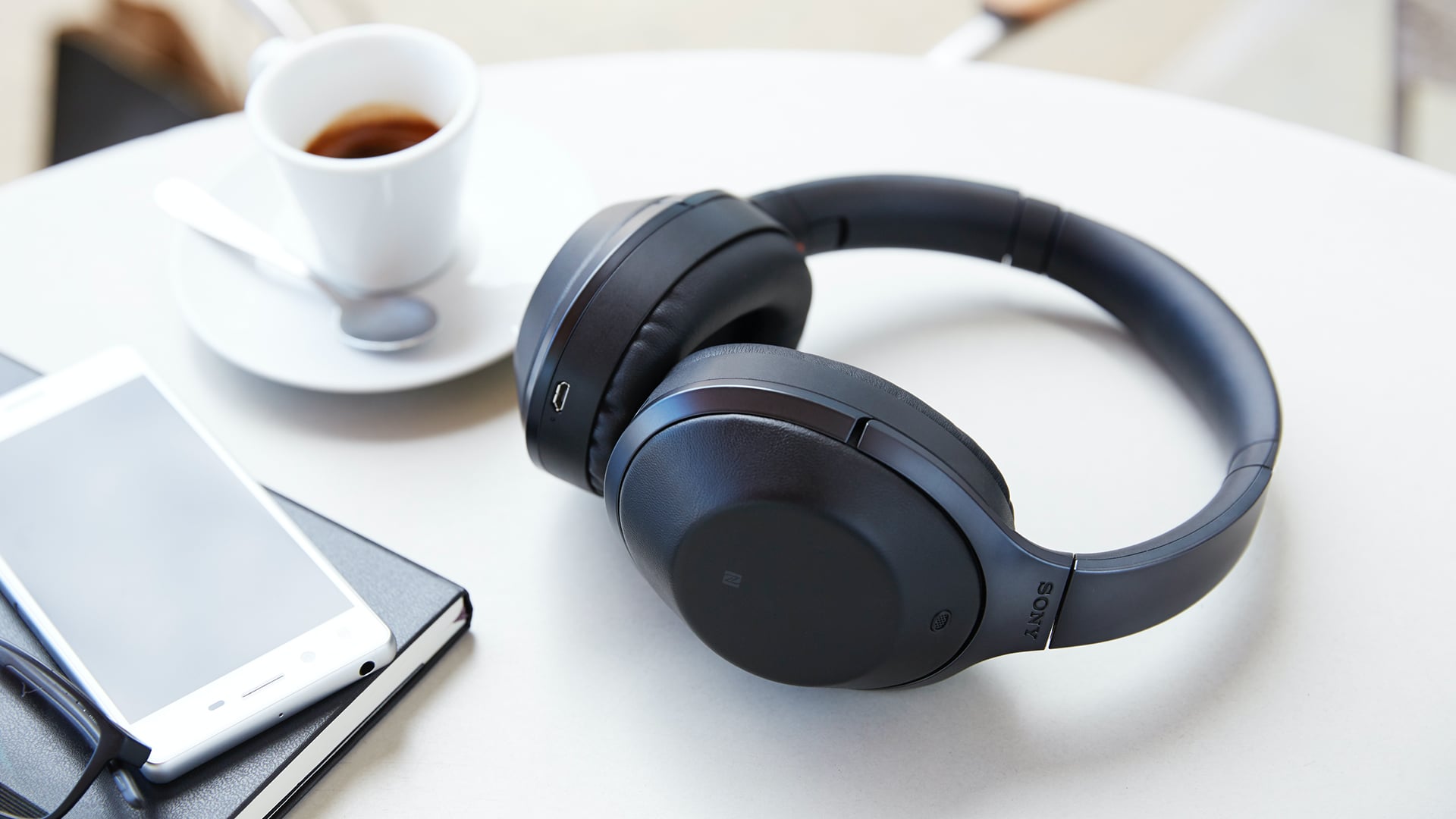 Sony MDR1000X Wireless Headphones - Features Video