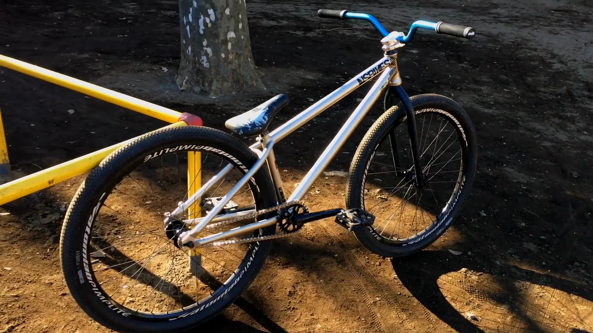 NS Bikes Suburban バイクチェック: Shara Moriのストリート日記 NS Bikes Suburban バイクチェック: Shara Moriのストリート日記