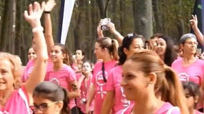 Un miler de participants a la primera Cursa de la dona de l'Escala