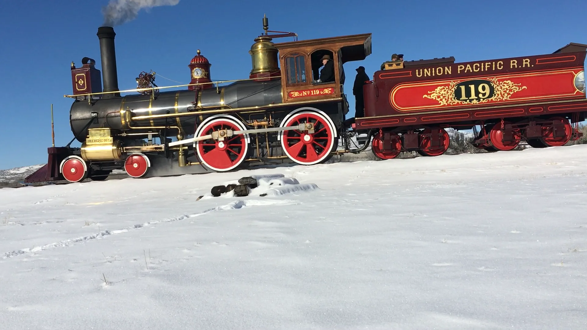 TRAIN coming in at PROMONTORY POINT, UTAH.. on Vimeo