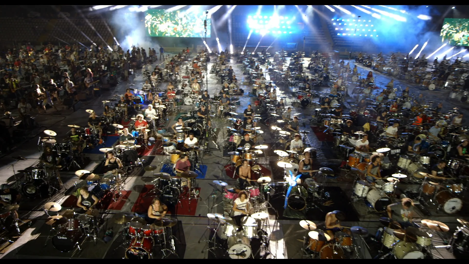 1000 исполняют нирвана. Нирвана 1000 барабанщиков. 1000 музыкантов исполняют нирвану. 1000 исполняют нирвана. 1000 музыкантов исполняют нирвану.