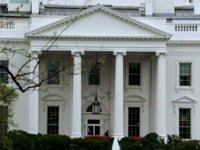 Synchron Ilka Willner Scandal Rolle Lauren (mit Perlenkette)