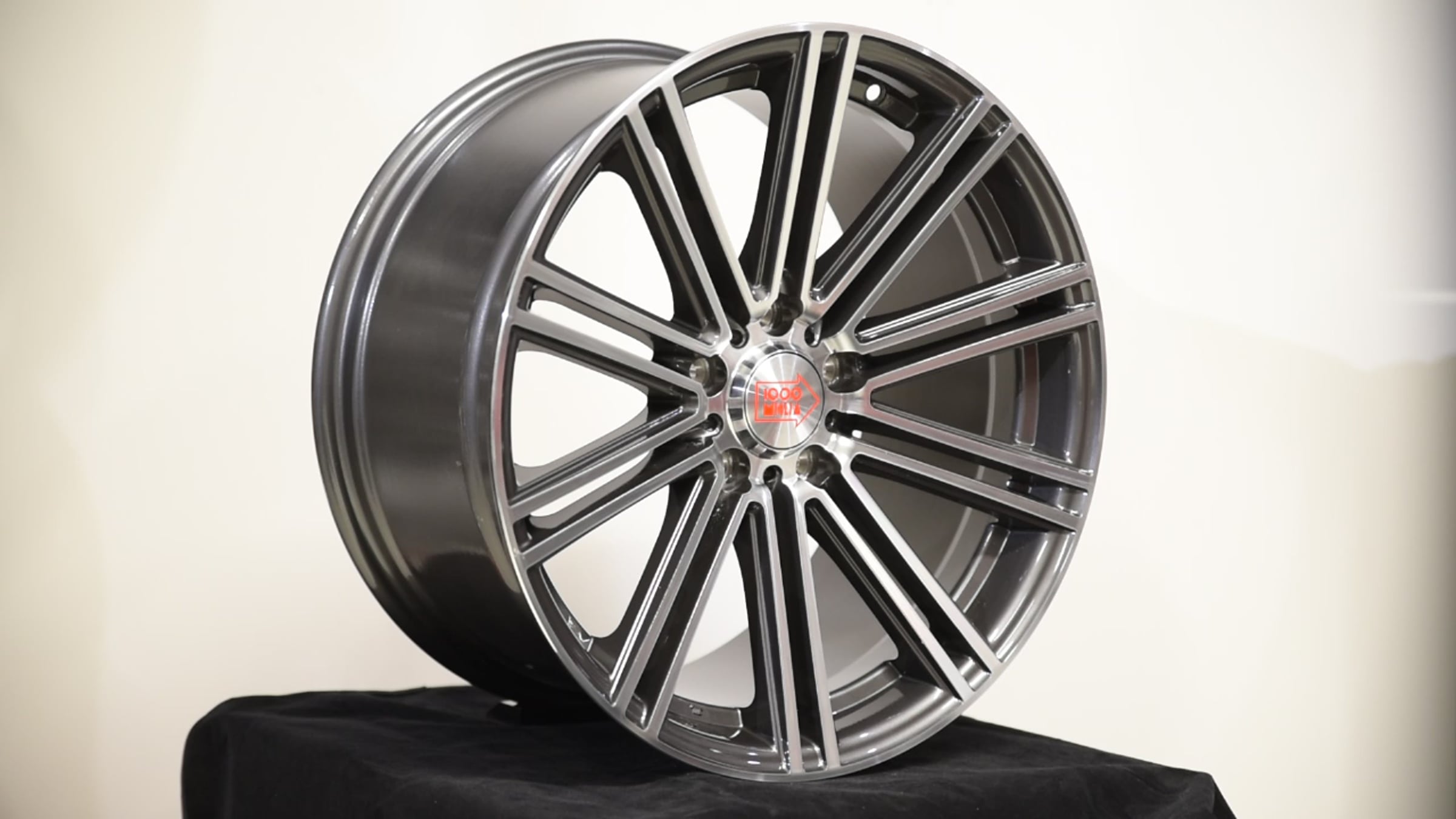 Диски миллес. Mille Miglia 1000 диски. Диски Miglia 1000 r19. 1000 Miglia mm1005. 1000 Miglia mm1005 8,5x19 5x112 et32 dia 66,6 Matt Silver Polished Италия (1000 Миглиа мм 1005).