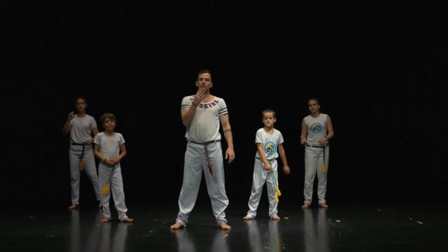 Meia lua solta_ Capoeira+