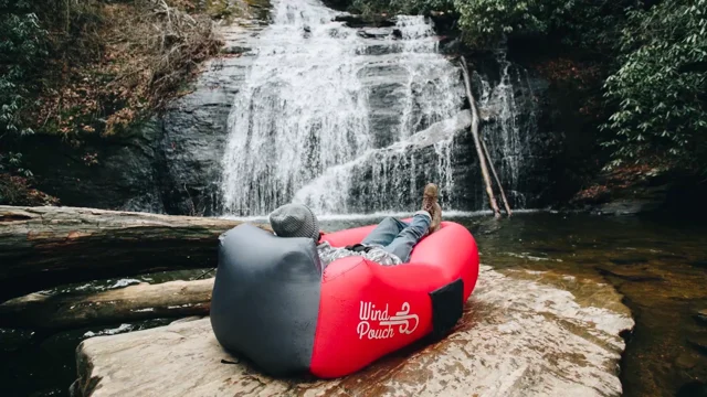 Windpouch inflatable outlet hammock