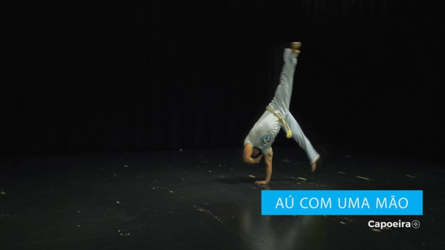 Aú com uma mão só_ Capoeira+