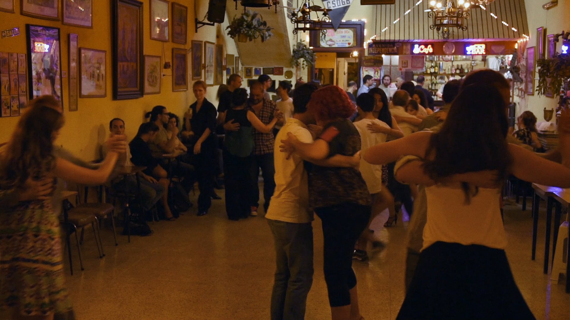 Encuentro Ruth, Daniel y Pamela, Buenos Aires: Espacio El Tacuari, Plaza Dorrego et Cochabamba, 5 min. 40 sec.