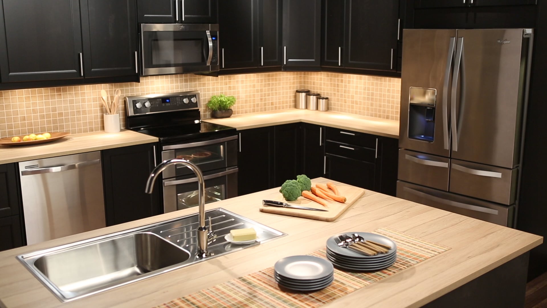Whirlpool WMH53520CS Microwave on Vimeo