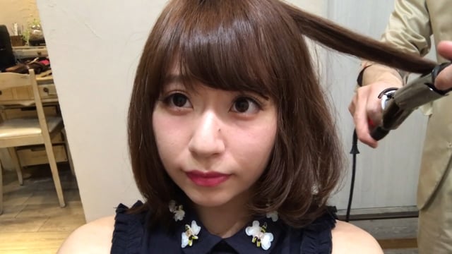 小顔に見せる!!32mmのコテを使ったミディアムの巻き方。