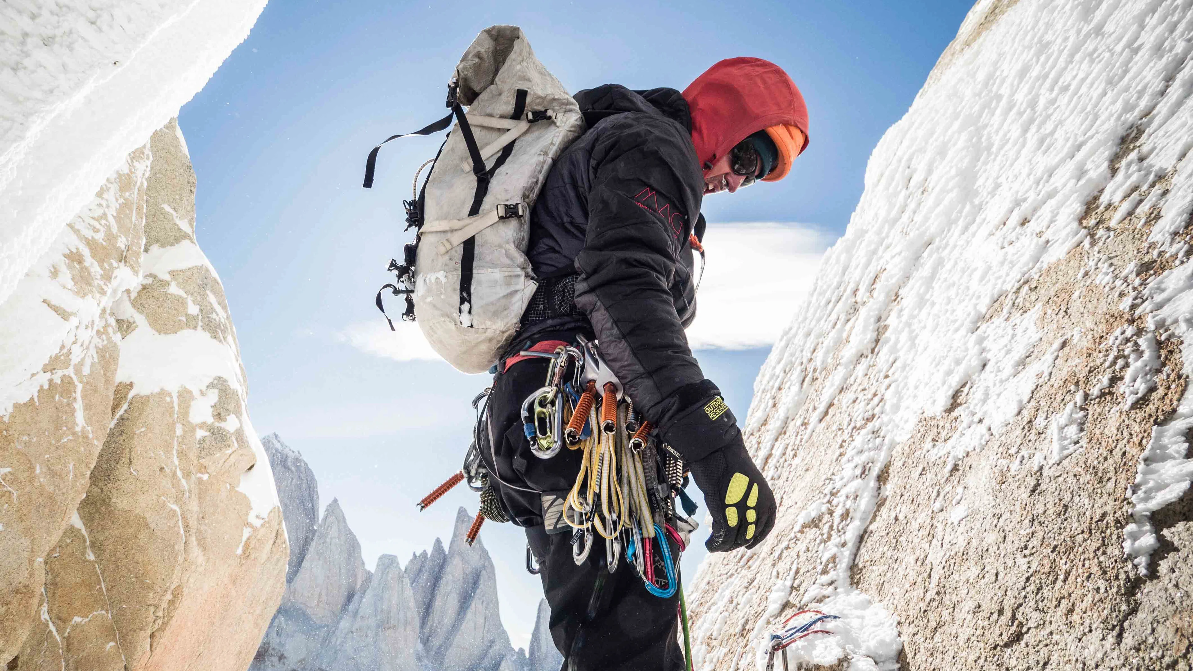 Climbing holidays. Скотт Фишер альпинист. Альпинист со спины. Альпинист для фотошопа. Скалолаз зимой альпинисты.