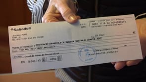 L'Ajuntament dóna 3.350 euros a l'associació contra el càncer 