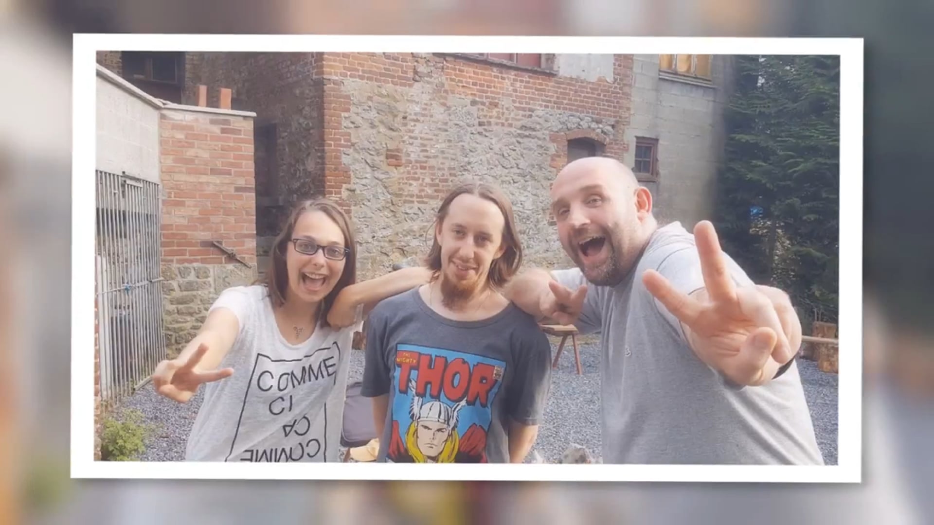 Le troupe haut - Un an de "C'est pas facile"