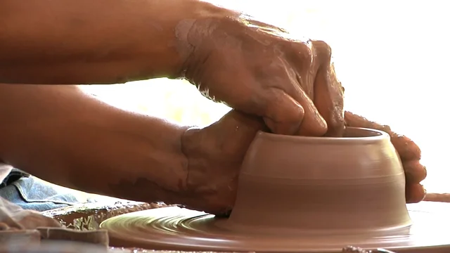 Stage et cours de poterie et céramique pour adultes dans l'Herault.