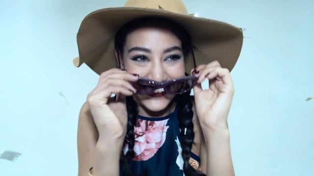 Vogue - Eyewear Take Better Selfies