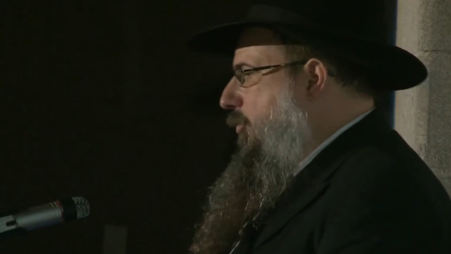 Sicha of the Rebbe and Introduction to Michel Zlotchevers niggun