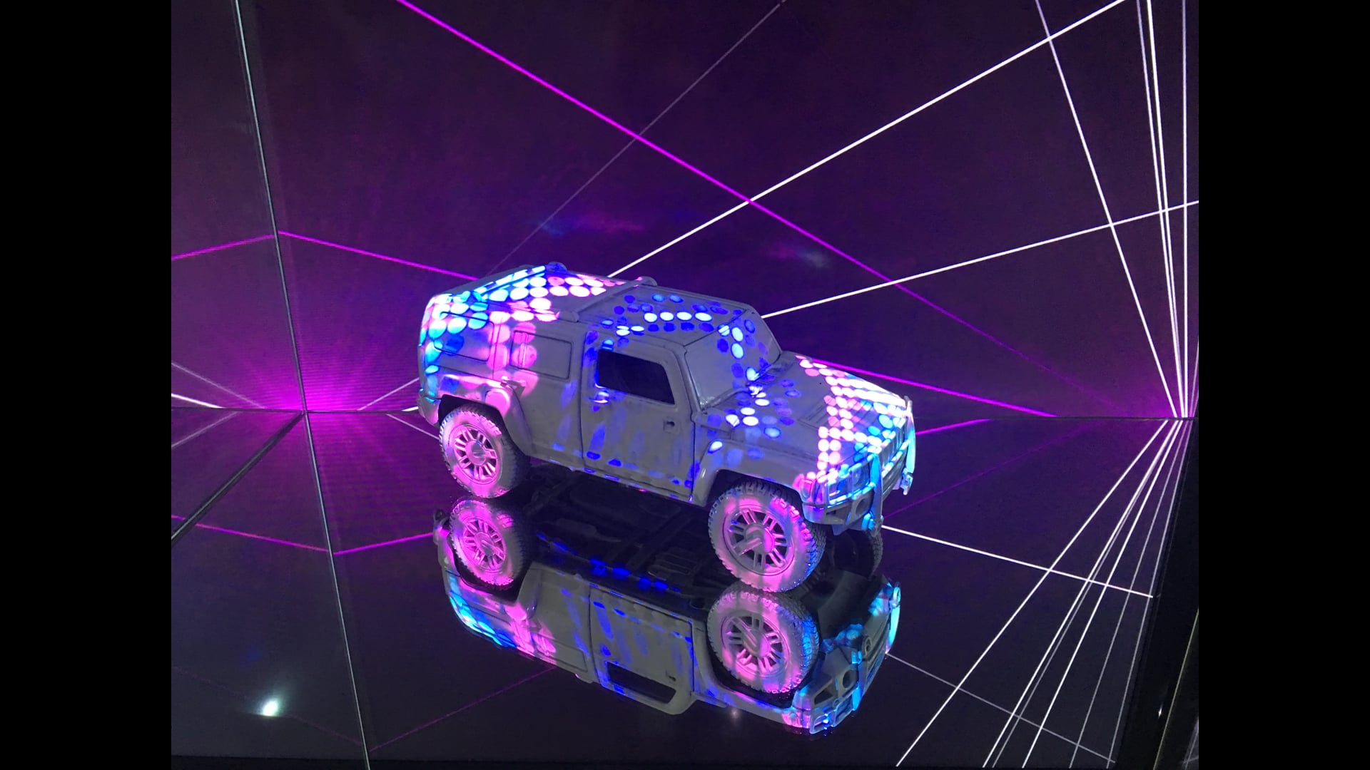 Projection mapping fun - Optoma ML750st madmapper and a lot of mirrors