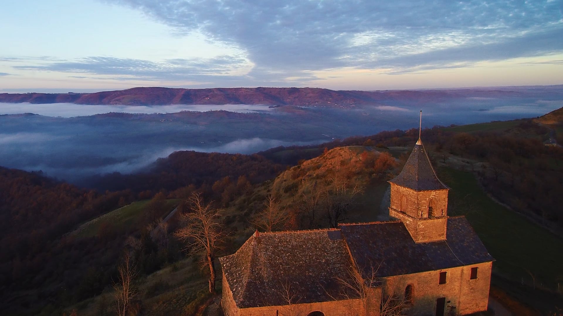 St Jean le Froid Une chapelle sur une mer de nuages... on Vimeo