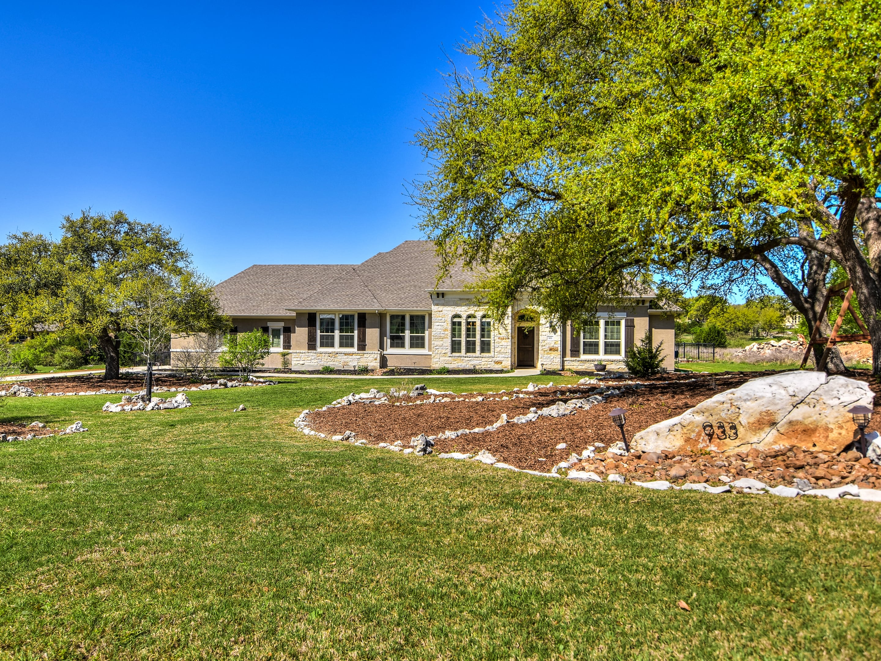 933 Cross Oak on Vimeo