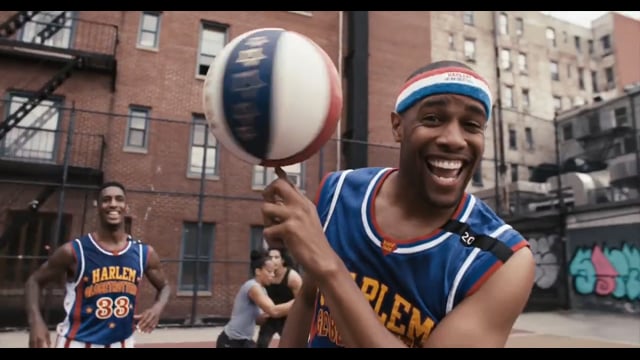 STOMP makes basketball music /w Harlem Globetrotters (2015)