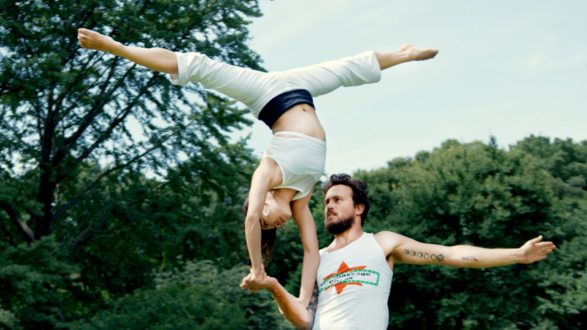 アクロヨガ　RISA AND LUKA