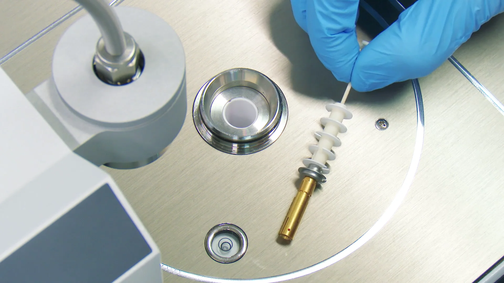 NETZSCHHowTo TG 209 F1 Libra Exchaning the Sample Holder