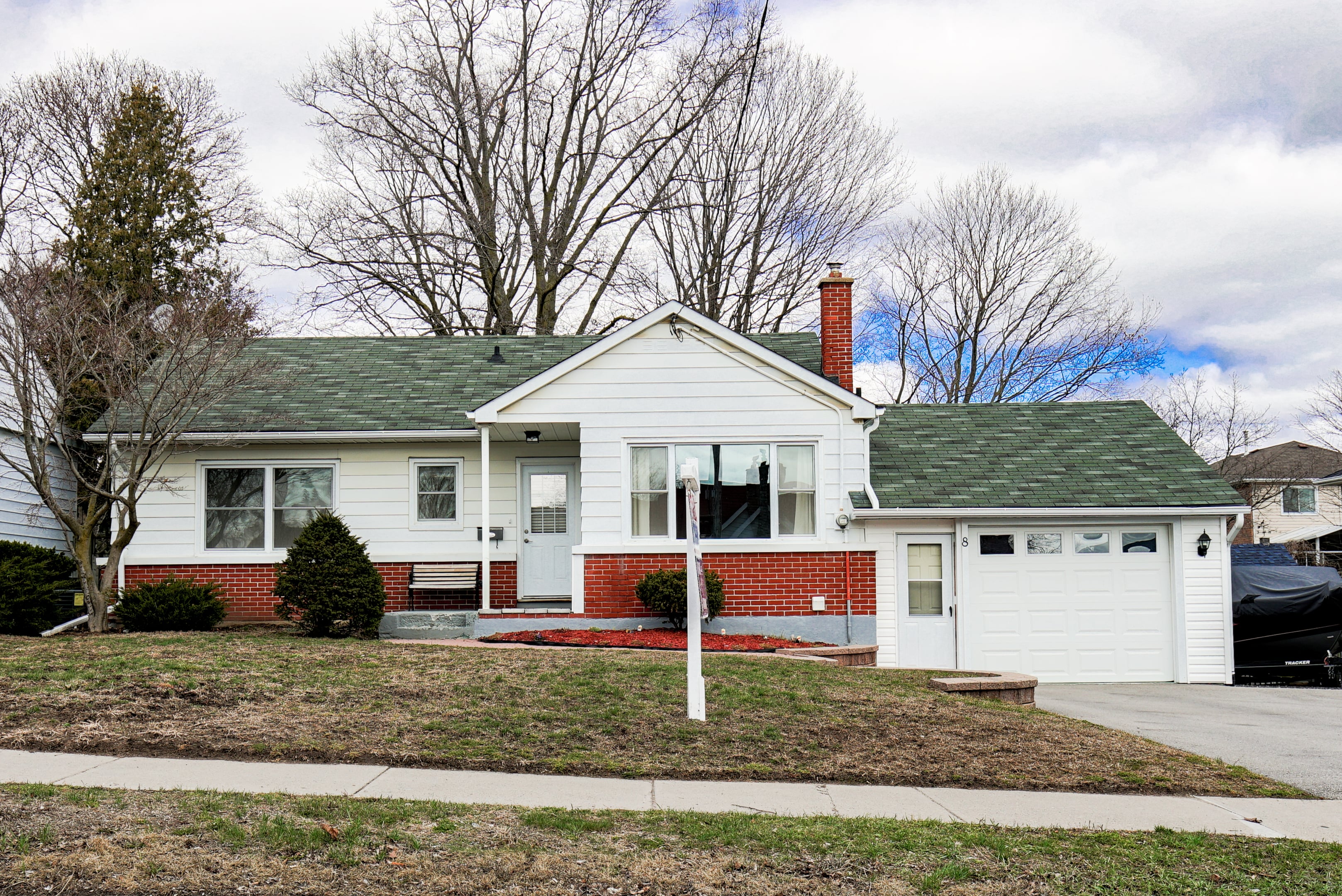 8 Concession St E. Bowmanville on Vimeo