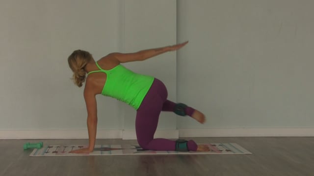 Diagonal Stretch-Back Knee-Tuck