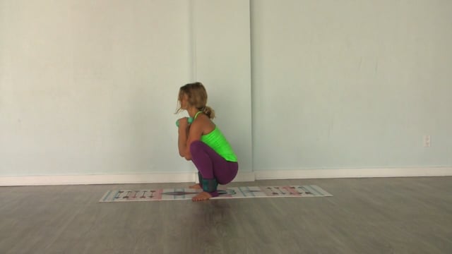 Malasana Press Curl