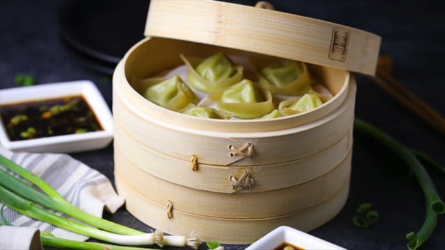 How to fold dumplings