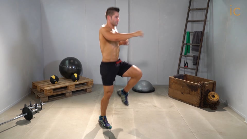 SKIPPING ALTERNO CON PUÑETAZO 