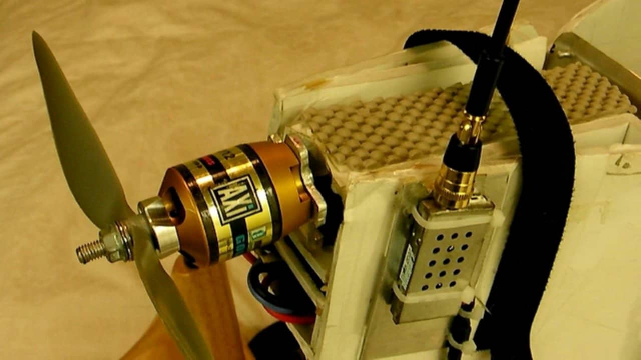 This shows the vibration isolation motor mount in more detail and with