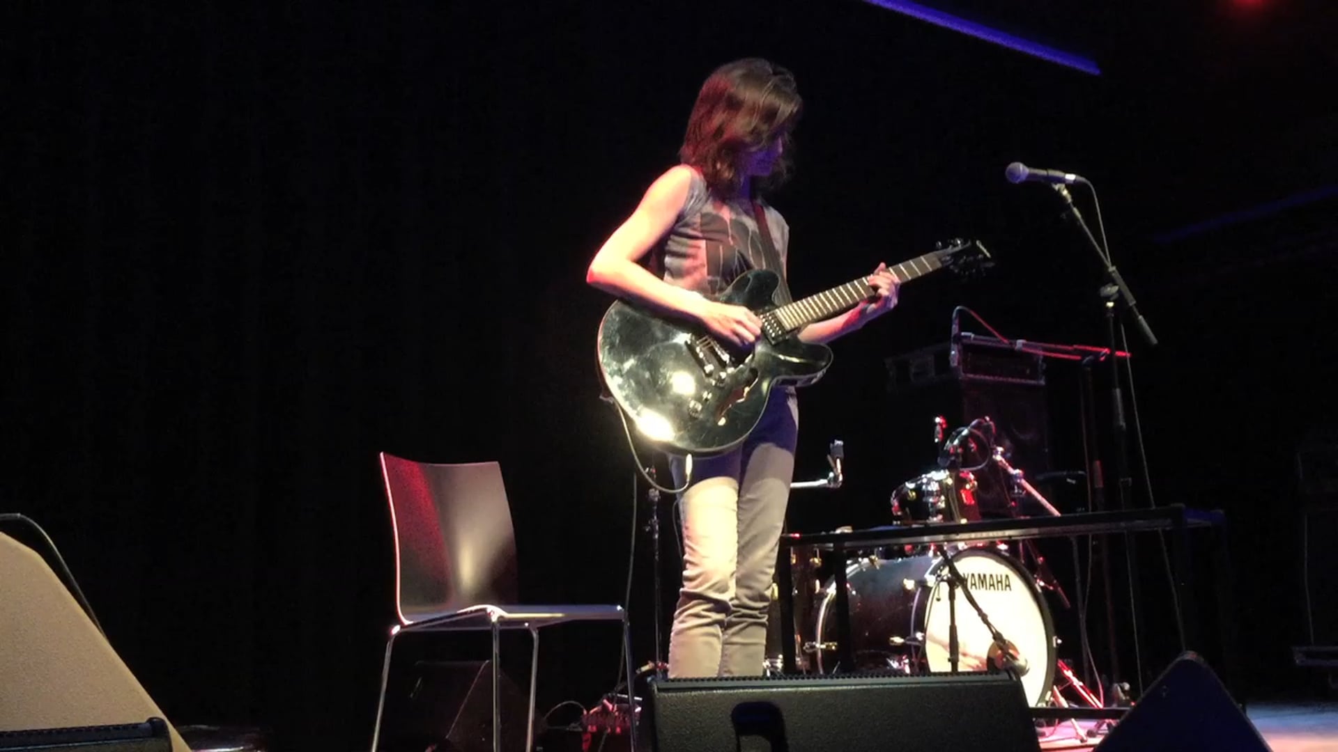 ONE GUITAR WOMAN ORCHESTRA - L'ABRIS - GENEVE