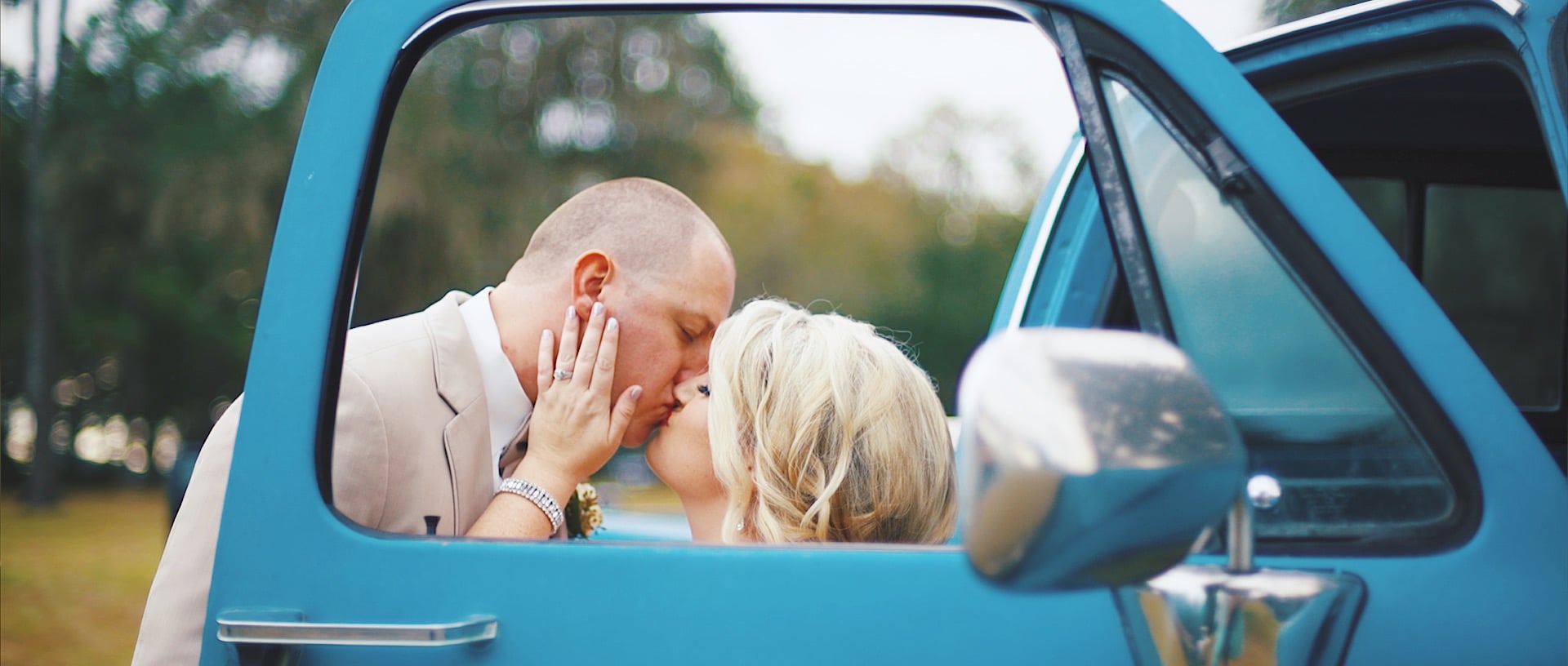 Video thumbnail for Keri + Randall // Santa Fe River Ranch Wedding Film