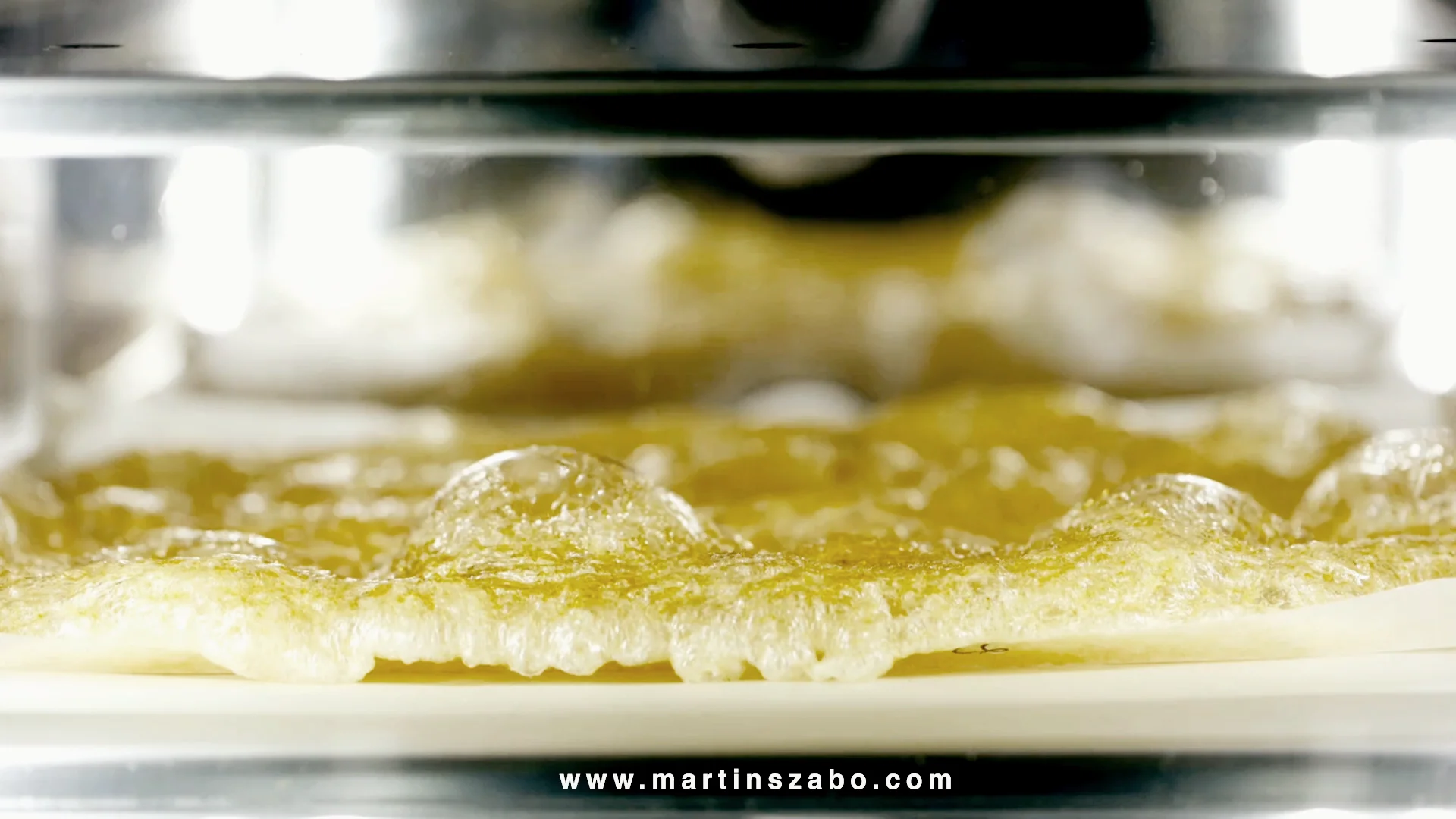 Making of shatter 24hr timelapse of raw shatter in the vacuum oven on