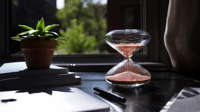 Apple designer Marc Newson has created a $12,000 hourglass