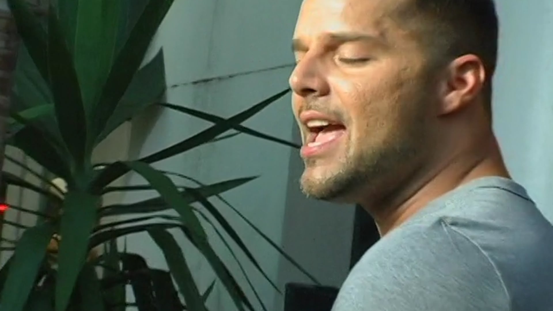 Ricky Martin - Behind the Scenes