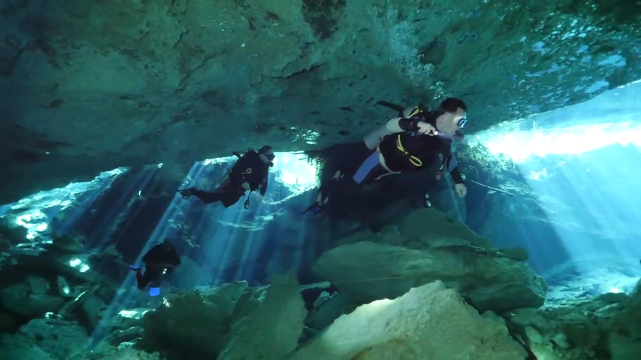 scuba diving cenotes cancun