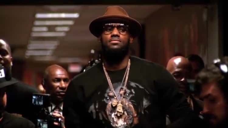 Lebron hot sale lion necklace