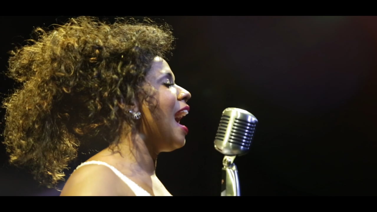 Thalyta Pertuzatti  - Tributo a Whitney Houston BURLESQUE PARIS 6