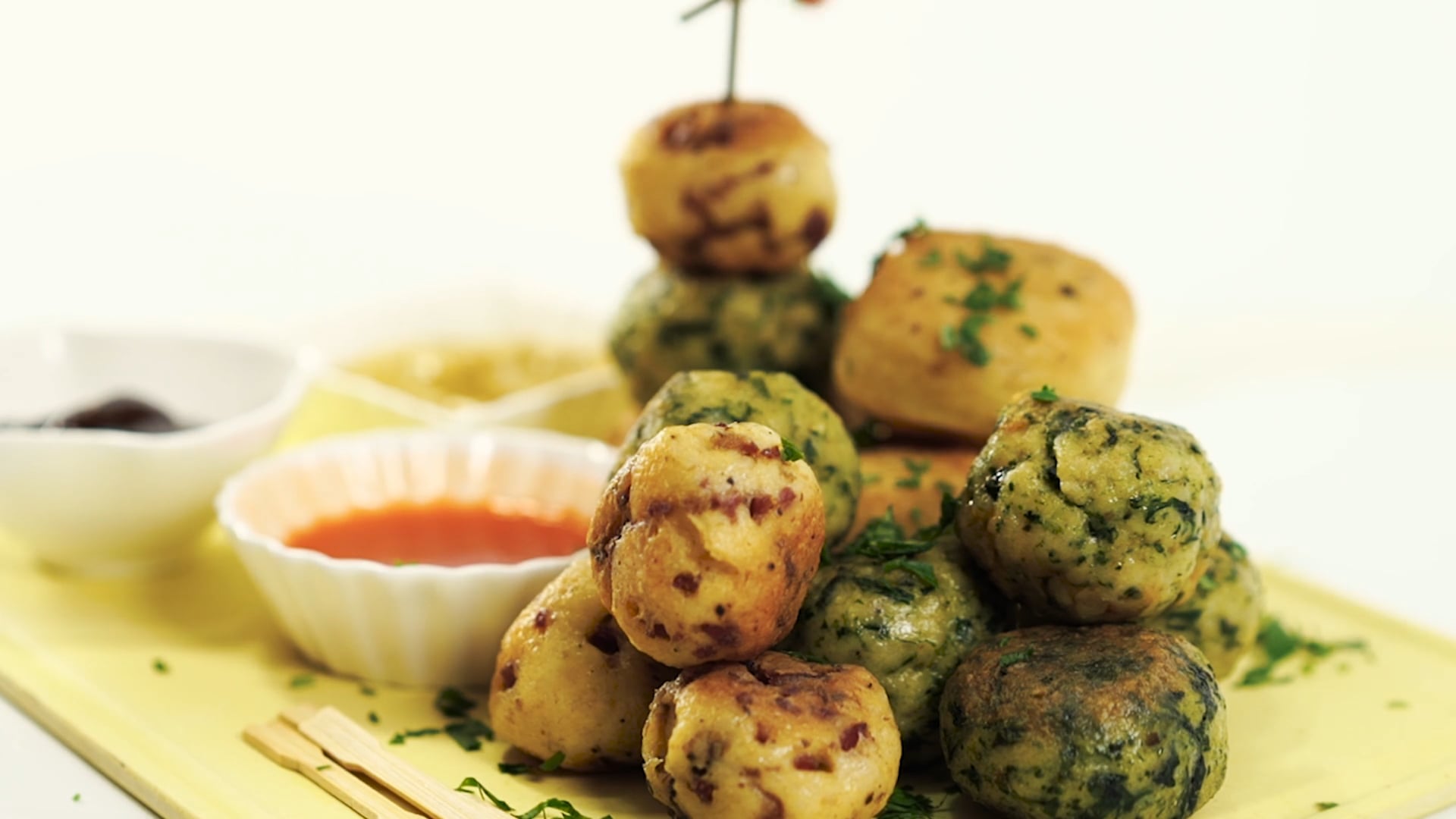 JAMIE GELLER & JOY OF KOSHER - Matzo Ball Dippers with Jamie & Lipton