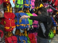 合身的浮力背心 (PFD)