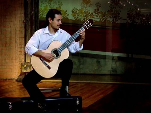 Eduardo Minozzi Costa plays "Tempo de Crian&ccedil;a" by Dilermando Reis
