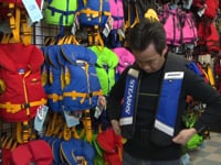 合身的浮力背心 (PFD)