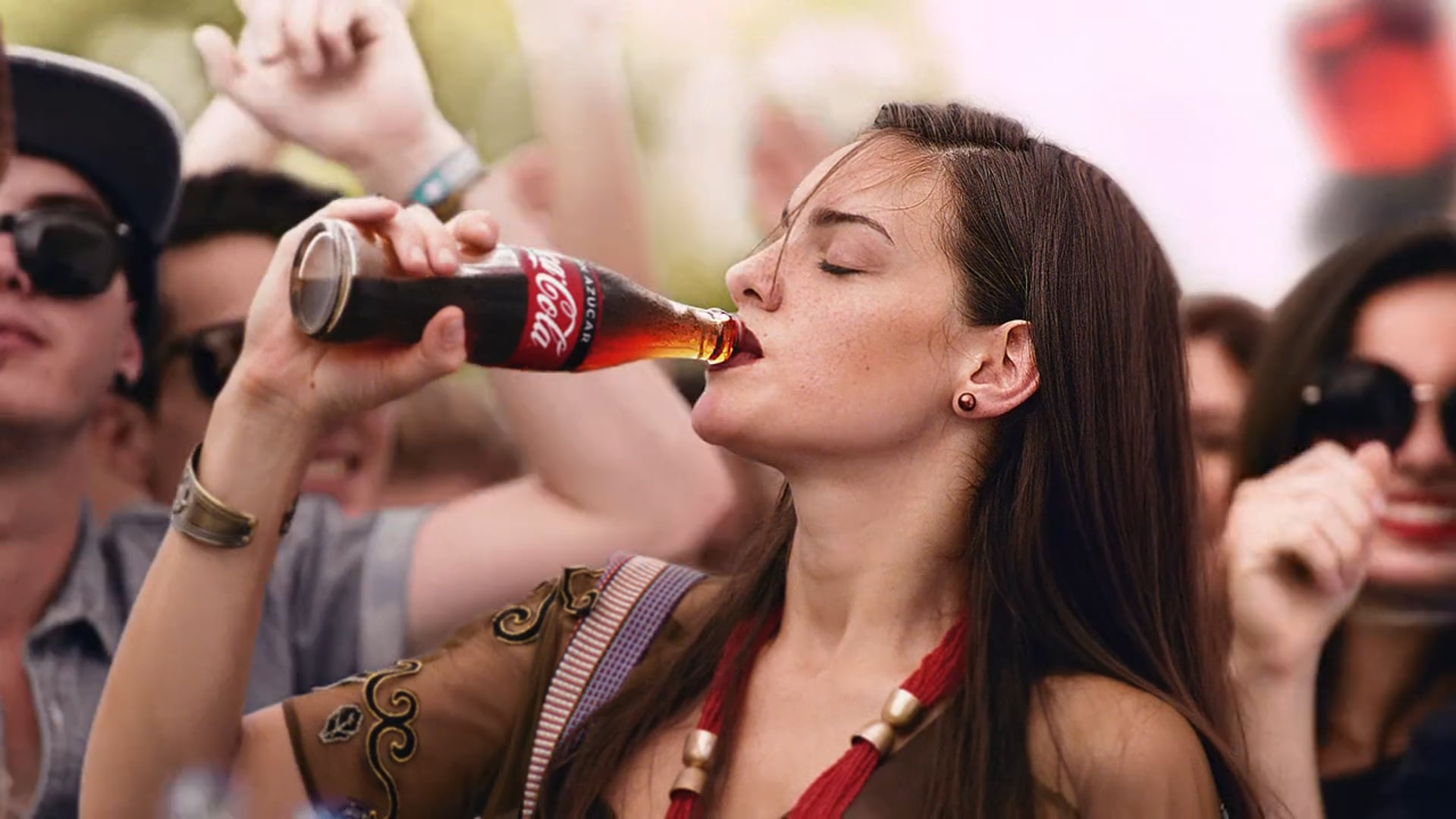 COCA COLA EYES CLOSED - ECUADOR