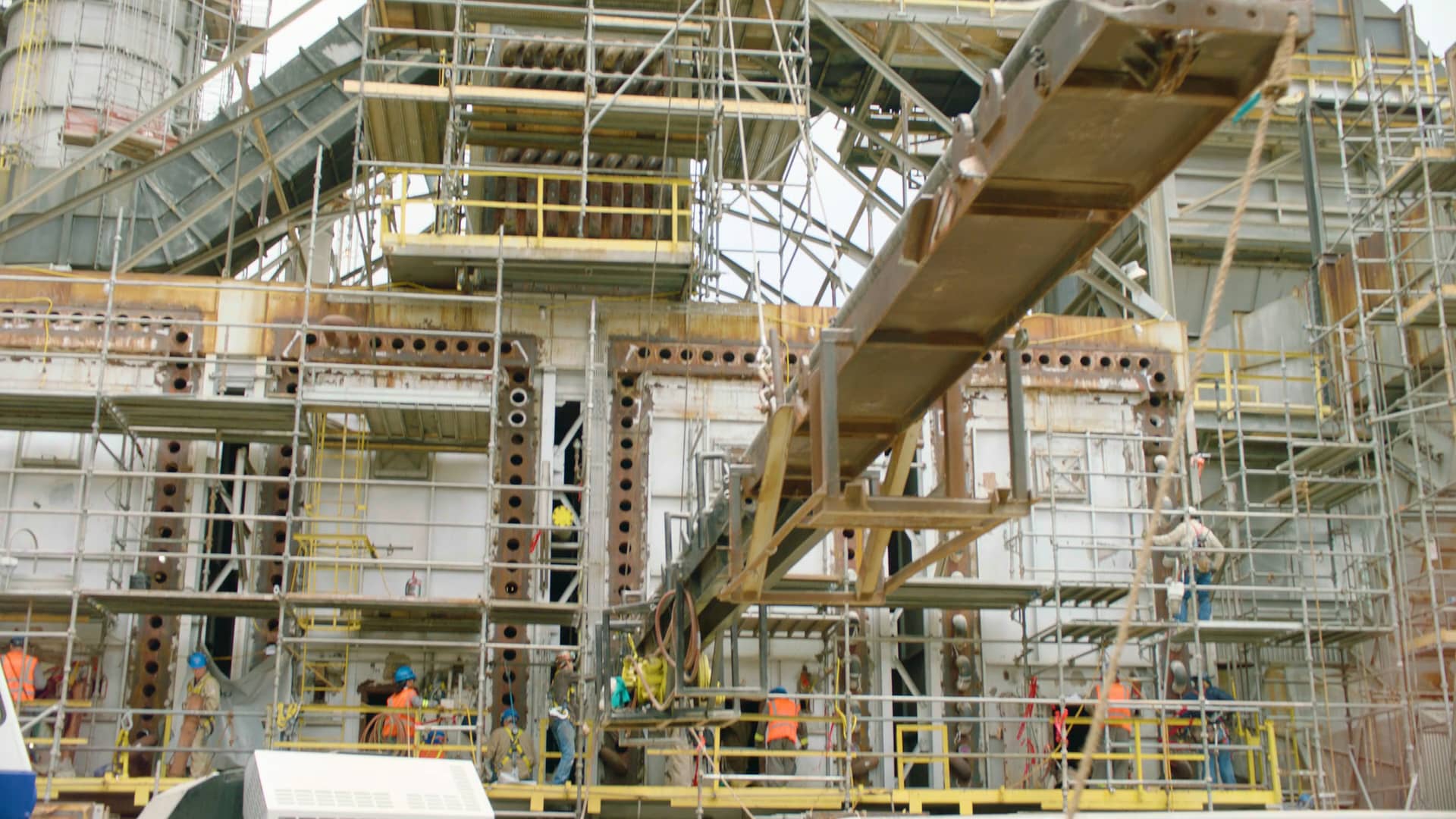 REFINERY JOB SHOWCASES BOILERMAKER SKILLS on Vimeo